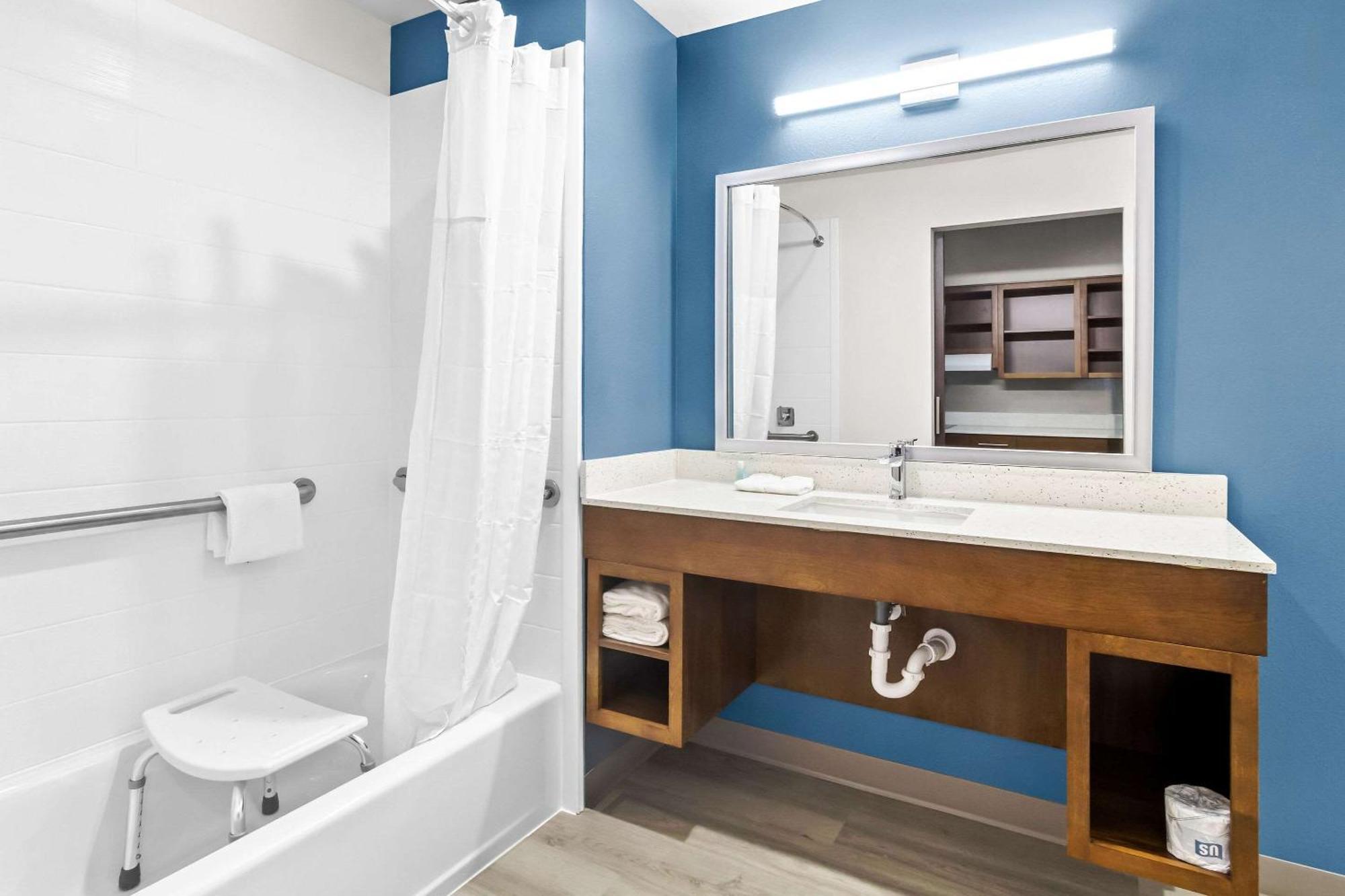 King Suite with Sofa - Disability Access/Non Smoking,1604896730:JPEG